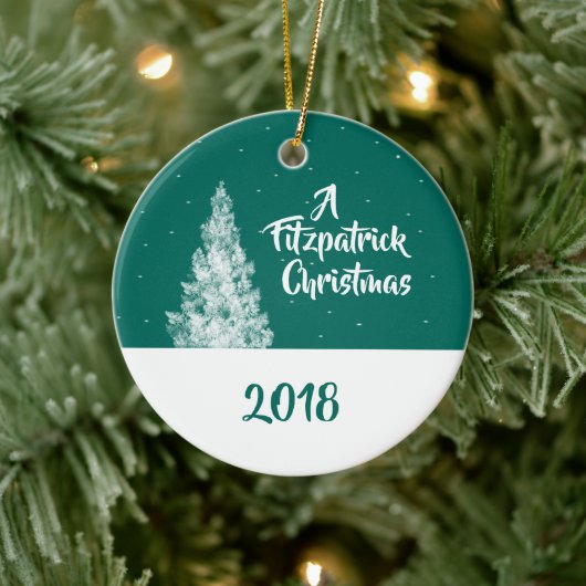 Minimale Snowy Tree Blauwgroen en White Holiday Ke Keramisch Ornament (Boom)