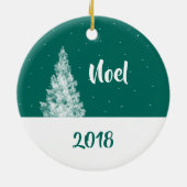 Minimale Snowy Tree Blauwgroen en White Holiday Ke Keramisch Ornament (Achterkant)
