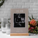 Minimale Taupe Calligraphy Script Weduwen Kaart<br><div class="desc">Minimale Neutrale Keuze van het Aantal van de Lijst van de Ruwtafel van het Manuscript van de Kalligrafie van het Manuscript van de Kalligrafie van het Manuscript van de Kalender van het Manuscript van de Kalender, pas dit product met om het even welk lijstaantal aan u en uw afbeelding van...</div>