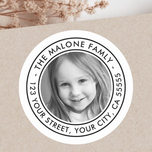 Minimale terugzendadres van witte familiefoto ronde sticker