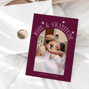 Minimale trouwfoto met cranberrykleur Love & Grati Bedankkaart