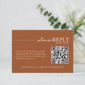 Minimale Typografie Earth Tone Terracotta QR RSVP (Staand voorkant)