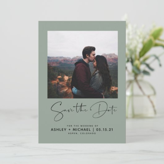 Minimale Typografie Groene Foto Opslaan Datum Save The Date (Staand voorkant)