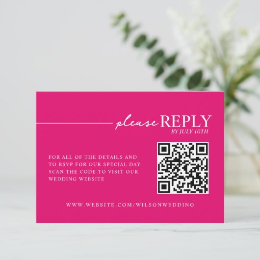 Minimale typografie hete roze QR RSVP kaart (Staand voorkant)