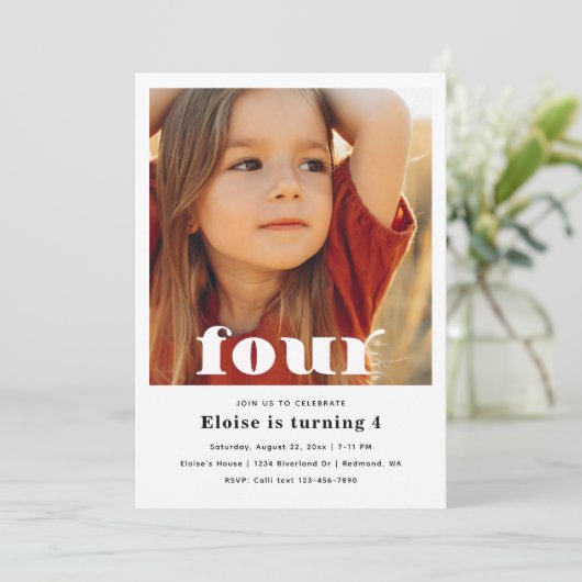 Minimale uitnodiging voor vierde verjaardag | 4e v (Staand voorkant)