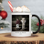Minimale Vintage één foto gepersonaliseerde kerst Koffiemok<br><div class="desc">Onthul de charme van het seizoen met onze "Minimal One Photo" gepersonaliseerde kerstkoffie Mok. Deze mok is meer dan een drankhouder; het is een gekoesterde geheugenhouder. Met uw gewaardeerde familiefoto en versierd met tijdloze typemachinetekst, is het een oprechte aanvulling op uw vakantietradities. Deze één-foto kerstkoffie mok brengt de warmte van...</div>