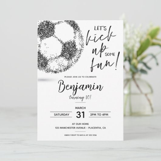 Minimale Voetbal Verjaardag Moderne uitnodiging (Staand voorkant)