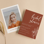 Minimale Vrijgezellenfeest van Modern Boho Terraco Kaart<br><div class="desc">Modern Boho Terracotta Vrijgezellenfeest minimalistische uitnodiging. Eenvoudig personaliseren door elke info te vervangen. Upload een verticale/portretfoto. Controleer de voorvertoning voordat u aan de wagen toevoegt. (Monsterfoto van Julia Avamotive van Pexels)</div>