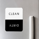 Minimale vuilnisbak zwart-wit magneet<br><div class="desc">Moderne,  minimalistische zwarte en witte vaatwasmachine,  schone of vuile magneet om de schotels in de keuken thuis aan te geven.</div>