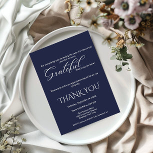 Minimale waardering van blauw en wit manuscript aankondiging