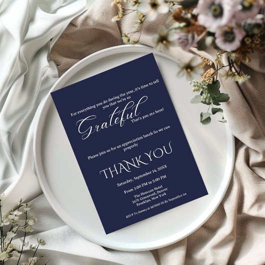 Minimale waardering van blauw en wit manuscript aankondiging