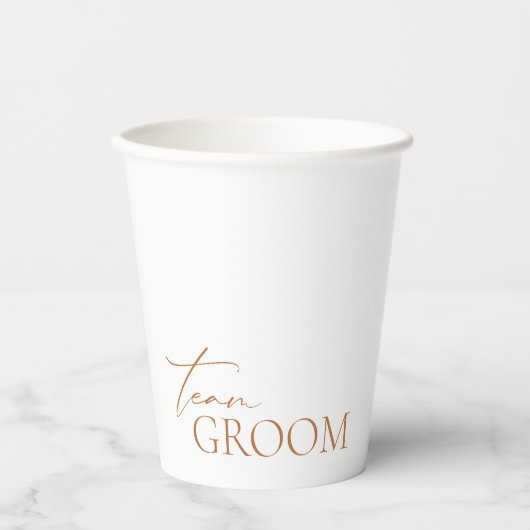 Minimale whitepaper over whitepaper en terracotta- papieren bekers (Voorkant)