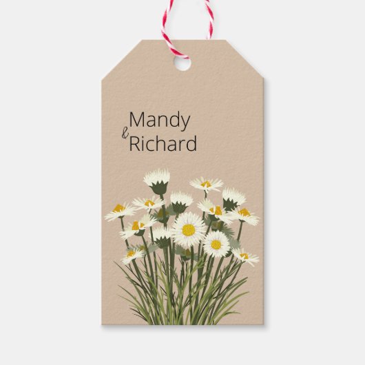 Minimale witte Daisy bloemen op beige achtergrond Cadeaulabel (Voorkant)
