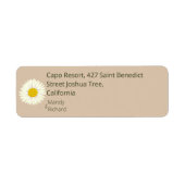 Minimale witte Daisy bloemen op beige achtergrond Etiket (Voorkant)