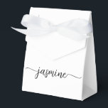 Minimale witte meisjesachtige monogram naam script bedankdoosjes<br><div class="desc">Meisjesachtig Vrouwelijk Eenvoudig Minimalistisch Schoon Wit Monogram Naam Handtekening Schrift Custom Persoonlijke Favoriete Doos. Dit ontwerp met je voornaam in een mooie handgeschreven stijl met zwanehalslettertype handtekening typografie (of kalligrafie) in zwart op witte achtergrond. Deze meisjesachtige vrouwelijke cadeau dozen zijn geweldig om uit te delen, cadeaus, gastgeschenken en traktaties tijdens...</div>