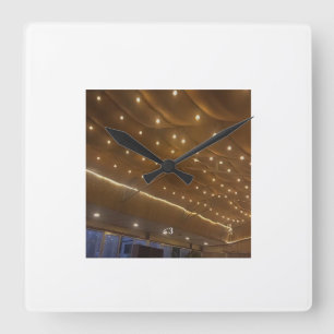 Minimale woonkamer wandklok