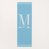 Minimale zachte baby blauw en wit monogram yogamat (Achterkant)