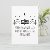 Minimale zomerkamp & dennenboom / campingliefhebbe feestdagenkaart (Staand voorkant)