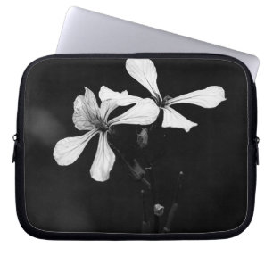 Minimale zwart-wit bloemen laptop sleeve