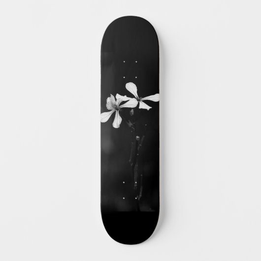 Minimale zwart-wit bloemen persoonlijk skateboard (Voorkant)