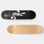 Minimale zwart-wit bloemen persoonlijk skateboard (Horizontaal)