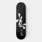 Minimale zwart-wit bloemen persoonlijk skateboard (Voorkant)