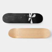 minimale zwart-wit bloemmotief persoonlijk skateboard (Horizontaal)