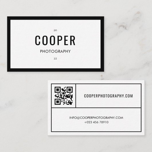 Minimale Zwart Wit Chic Fotografie QR Code Visitekaartje (Voorkant / Achterkant)