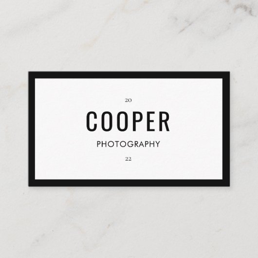 Minimale Zwart Wit Chic Fotografie QR Code Visitekaartje (Voorkant)