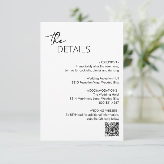 Minimale zwart-wit QR-code Moderne bruiloft Informatiekaartje (Staand voorkant)