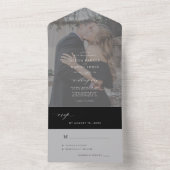 Minimale zwarte en witte donkere fotobruiloft all in one uitnodiging (Binnen)