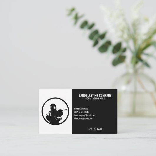 Minimale zwarte en witte zandstraalinstallatie visitekaartje (Staand voorkant)