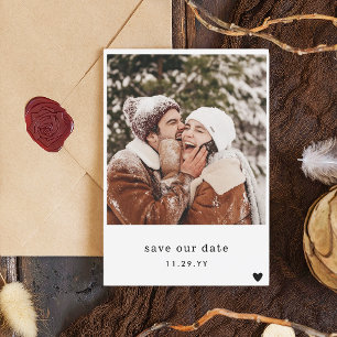 Minimale zwarte fontfoto voor schrijfmachine save the date