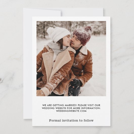 Minimale zwarte fontfoto voor schrijfmachine save the date (Achterkant)