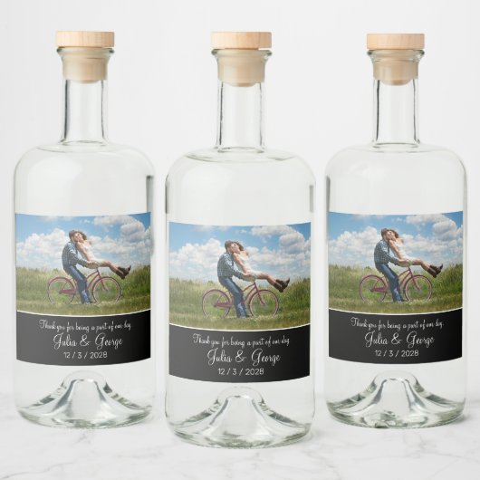 Minimale zwarte foto met Elegant Script Font Likeurfles Etiket (Flessen)