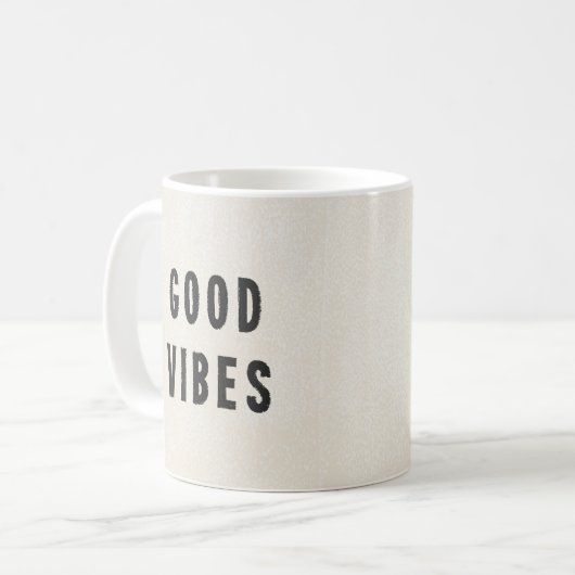 Minimale zwarte + gebroken witte, goede vibes Typo Koffiemok (Voorkant links)