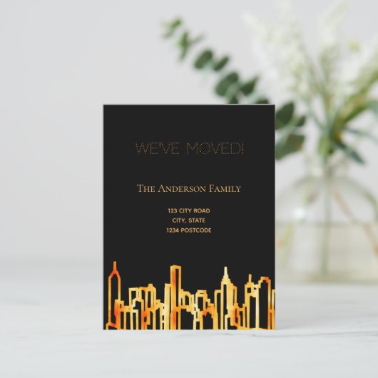 Minimale zwarte goudskyline die we verplaatst hebb aankondigingskaart (Staand voorkant)