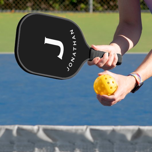 Minimale zwarte klassieke monogram pickleball paddle (Insitu)
