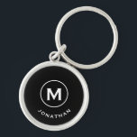 Minimale zwarte klassieke monogram sleutelhanger<br><div class="desc">Minimale monogrammed ronde sleutelhanger is voorzien van een zwarte achtergrond met uw initiaal en naam in klassieke bloktypografie in wit voor een eenvoudige klassieke professionele uitstraling.</div>