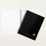 Minimale zwarte penseelbenodigdheden voor Gold Planner<br><div class="desc">Moderne minimale luxe zwarte goudpenseel monogram monogram namedag Datum Aangepaste tekstechnop Kalender Planner</div>
