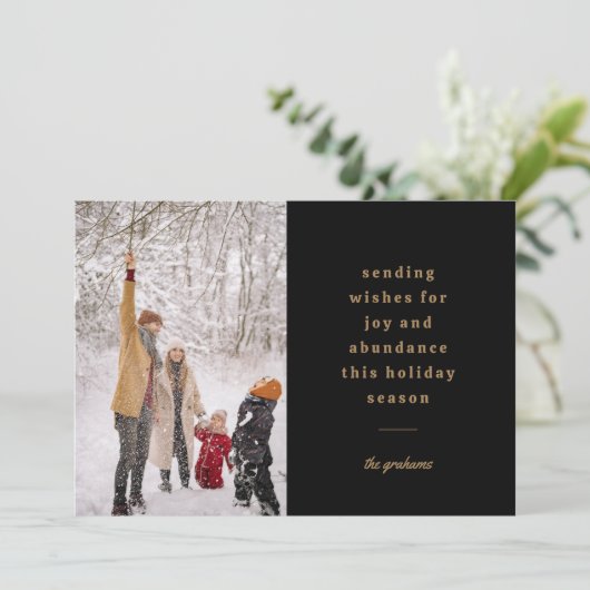 Minimale zwarte typografische verzendwensen feestdagenkaart (Staand voorkant)