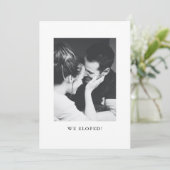 Minimale zwarte witte foto We hebben een feest gew Kaart (Staand voorkant)