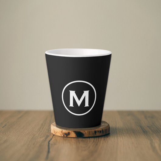 Minimale zwarte witte monogram latte mok