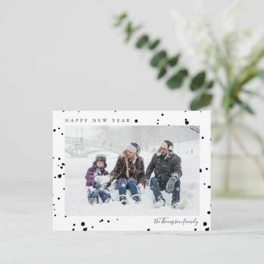 Minimale zwarte witte sneeuw Foto Happy Nieuwjaar  Briefkaart (Staand voorkant)