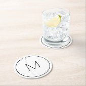 Minimale zwarte zwarte monogram Eenvoudige Letter Ronde Kartonnen Onderzetter (Insitu)