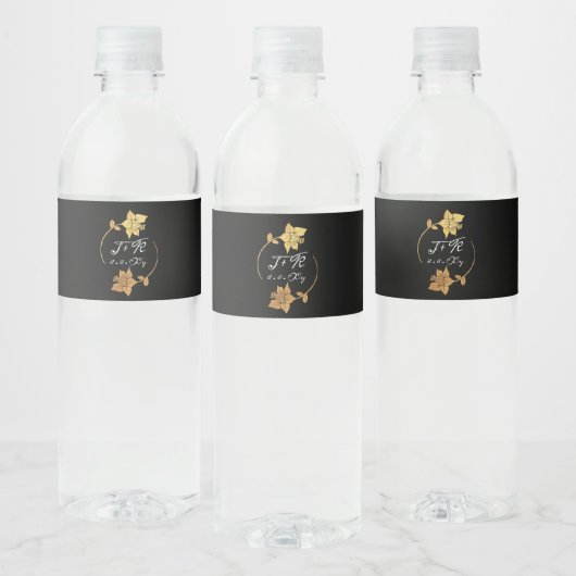 Minimalisme zwart-wit Golden Flowers Monogram Waterfles Etiket (Flessen)