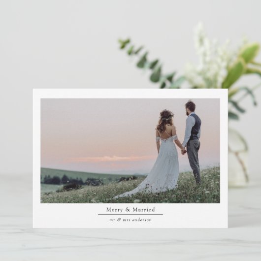 Minimalist 2 foto bruiloft vrolijk en getrouwd feestdagenkaart (Staand voorkant)