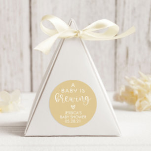Minimalist A Baby is het brouwen van Baby shower g Ronde Sticker