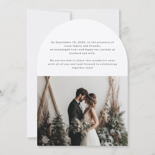 Minimalist Arch Photo Holiday Wedding Aankondiging (Achterkant)