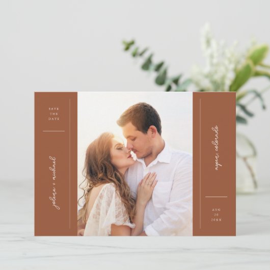 Minimalist Bewaar de datum Foto Aankondiging Kaart (Staand voorkant)